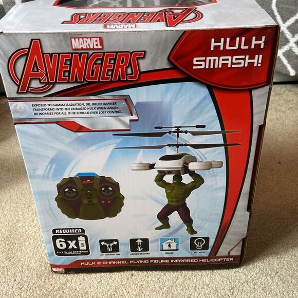 BNWT - MARVEL DISNEY AVENGERS HULK 2 FLYING FIGURINE - Picture 6 of 8